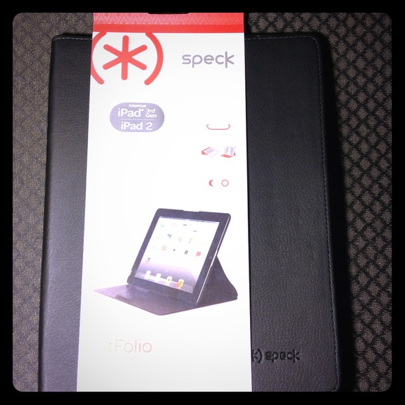 Fitfolio by Speck fits all 2 and 3 iPads.