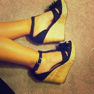 Madden Girl wedge
