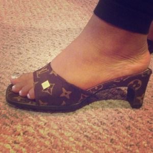 Authentic Louis Vuitton sandals!'