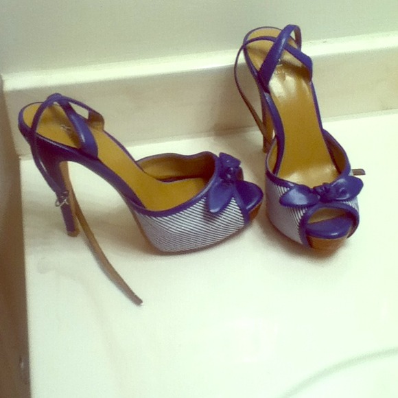 SOLD ...Bakers sandals