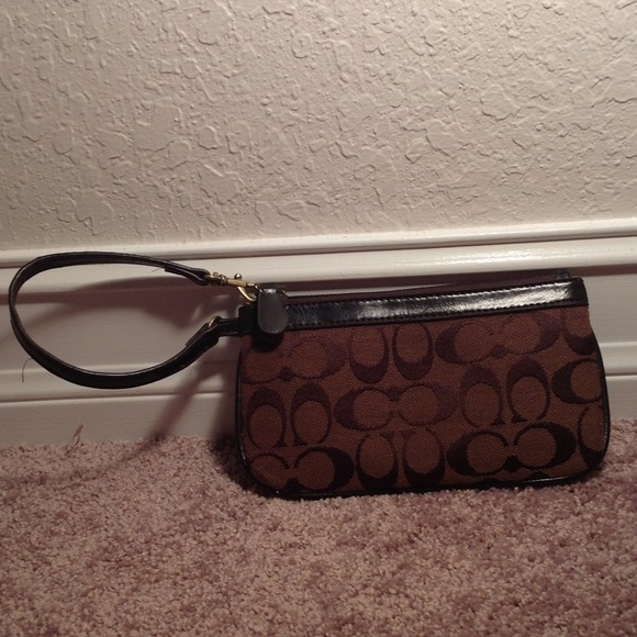 Coach Handbags - Gorgeous coach wristlet JUST REDUCED!