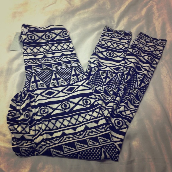 Pants - ❌Traded❌Cross Tribal Leggings