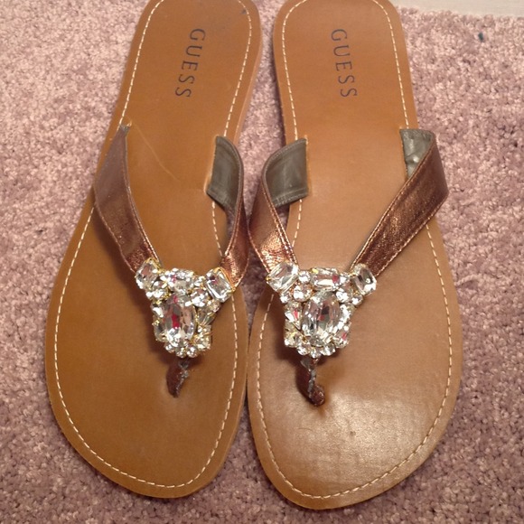 Guess Shoes - GUESS flip flops