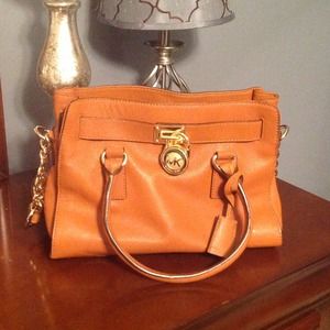 HOLD Michael Kors Small Hamilton Purse in Luggage
