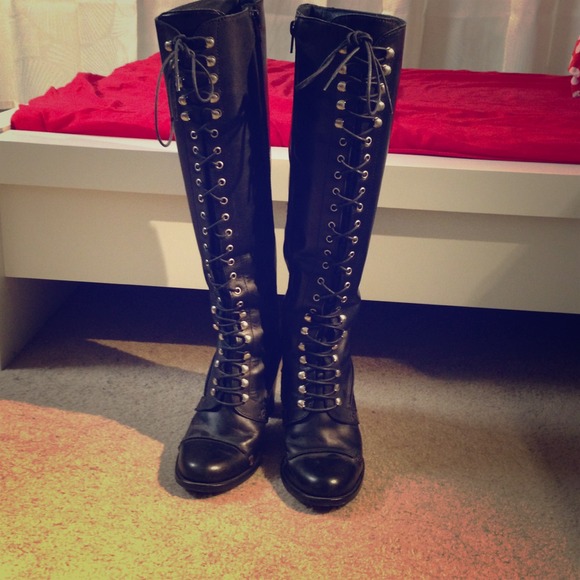 Authentic Charles David boots made in Italy