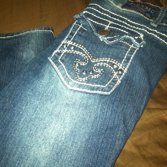 Very nice jeans with thick white stitching