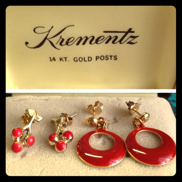 Sold ❗❗❗❗Adorable 2 sets of Red Retro Earrings