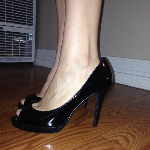 INC black peep toe pumps