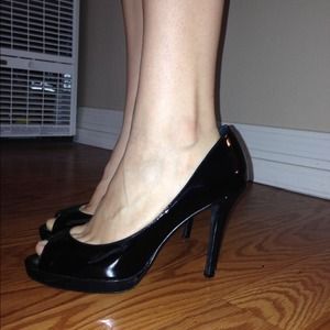 INC black peep toe pumps