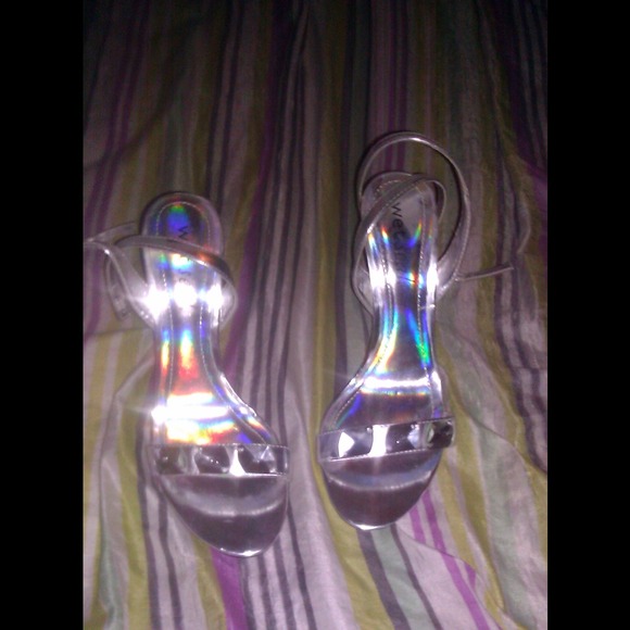 Shoes never worn!!!