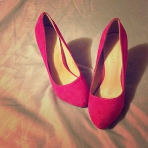 Shoe Dazzle. Stephanie. Hot pink suede heels.