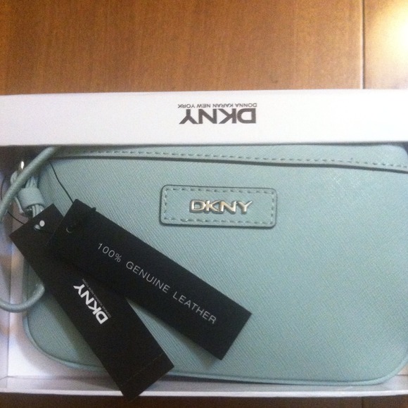DKNY wallet - Picture 1 of 1