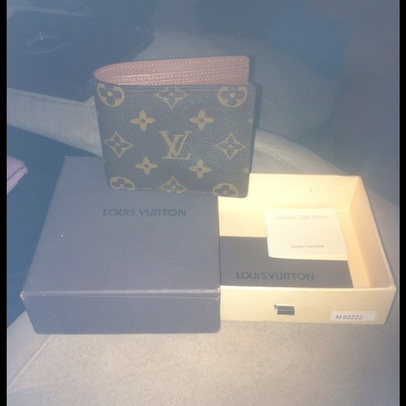 Accessories - Men's wallet never used in box