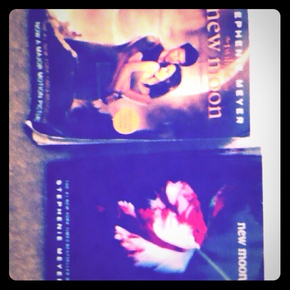 New moon twilight books !!