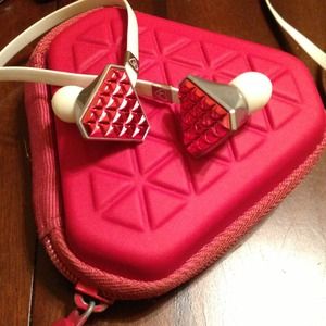 💯✔authentic Lady GaGa Beats by dre