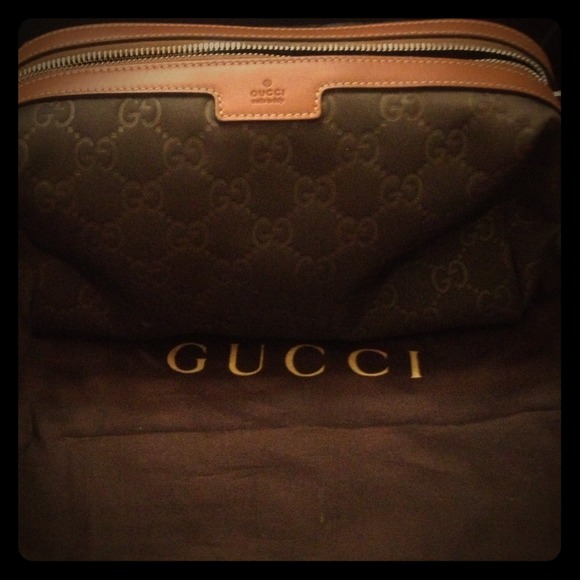 Authentic GUCCI Unisex Carry zip bag