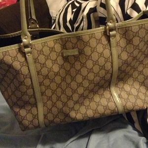 Gucci bag $250 price has gone down $200 last call