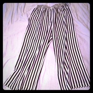 Elastic waistband black & white striped pant.
