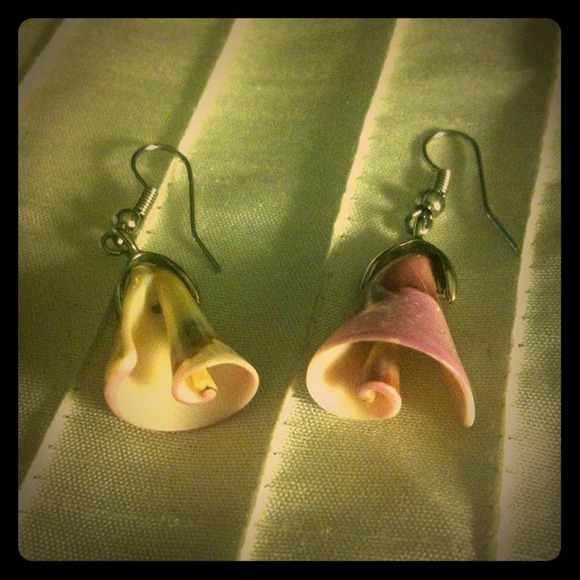 SOLD💕 New Seashell Earrings!