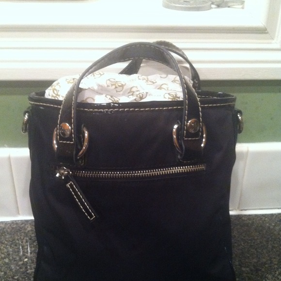 Guess handbag - Picture 2 of 2