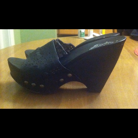 Kenneth Cole Wedges - Picture 2 of 3