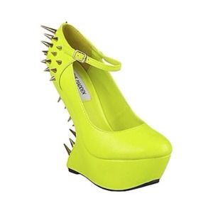 (New) Steve Madden Zombie High Wedge with spikes