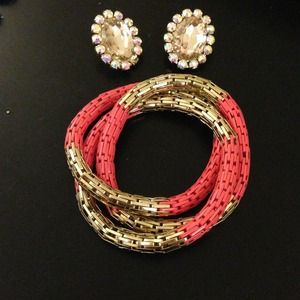 Bundle price for earring and color bracelet !