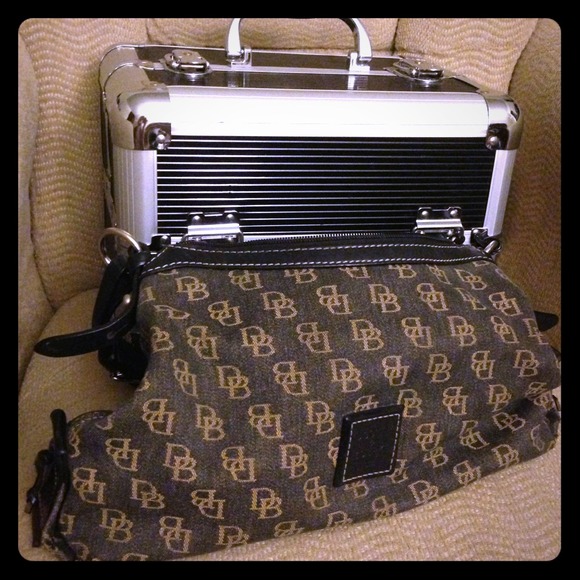**BUNDLE** makeup case & a good purse Great price!