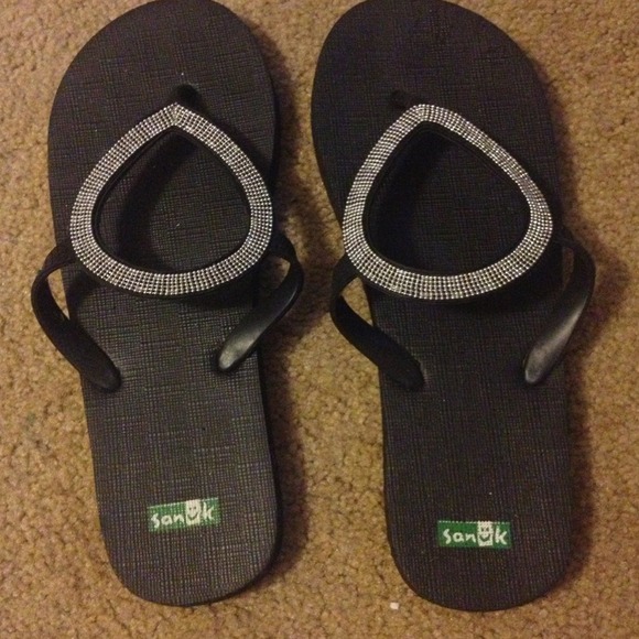 Sanuk sandals ☀