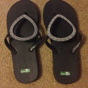 Sanuk sandals ☀