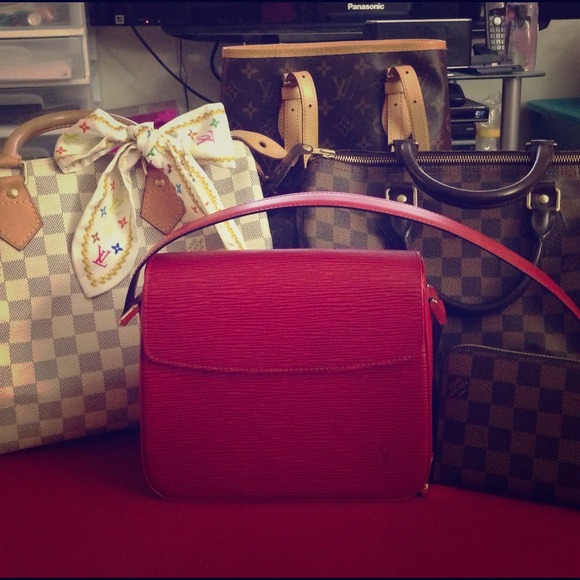 😍101% AUTHENTIC LV's😍