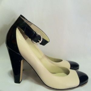 9 West ankle strap heels in ivory & black patent