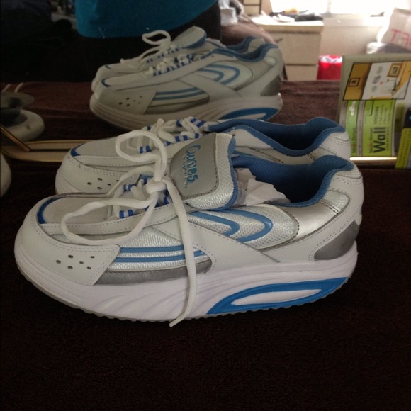 Curve walking shoes (REDUCED )