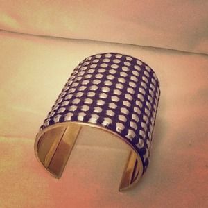 Armor bangle
