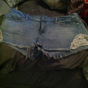 American eagle lace shorts.