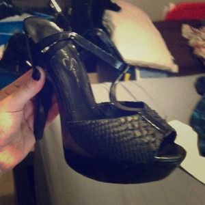 Jessica Simpson heels