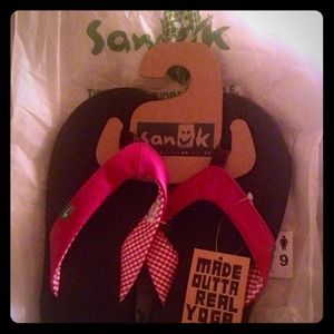 🌺Sanuk yoga flip flops pink/black🌺