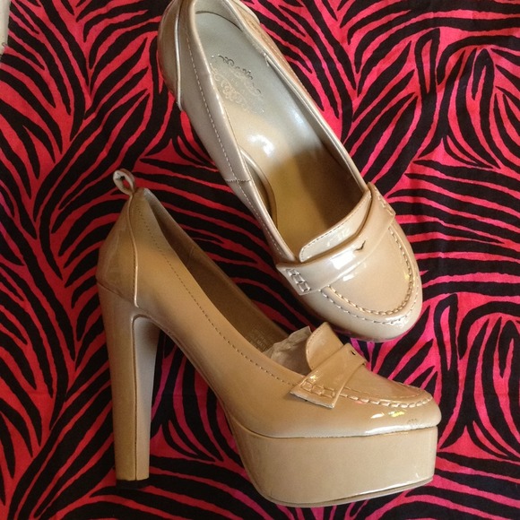 🚨SOLD/BUNDLED to mscrystylin🚨NEW! Beige heels