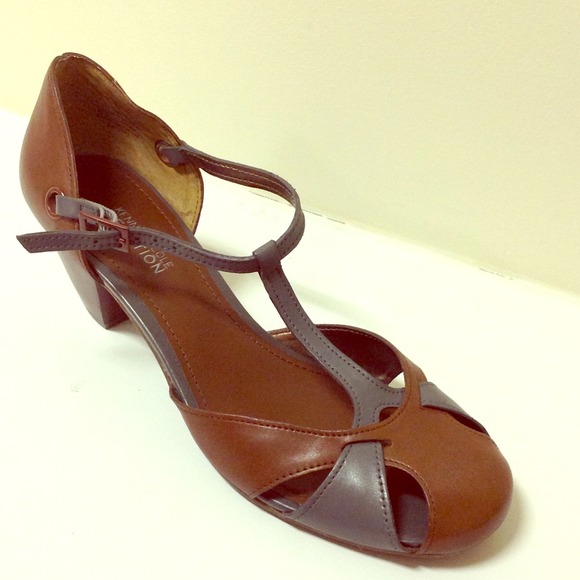 **sold**Kenneth Cole t strap shoe