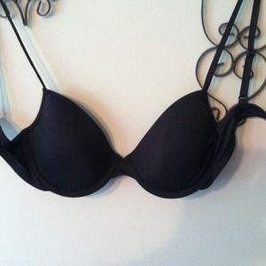 New black VS tshirt Demi