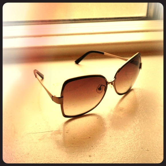 Authentic Juicy Couture Sunglasses - Picture 1 of 4