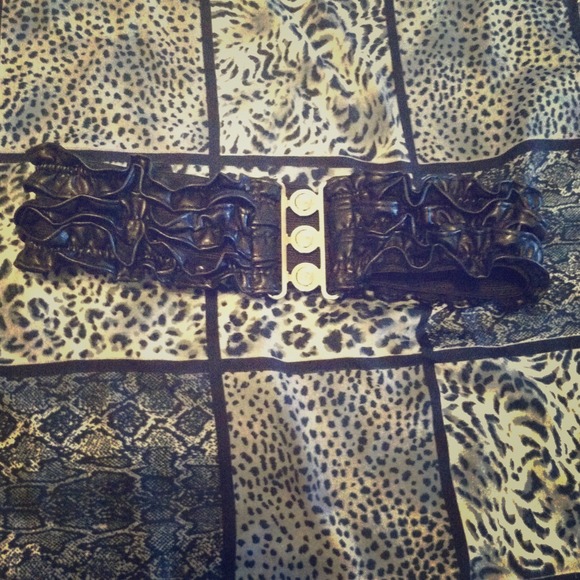 🎀TRADED🎀Black Ruffle Waist Belt