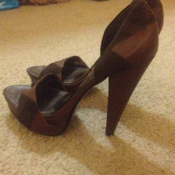 Shoes - Picture 2 of 3