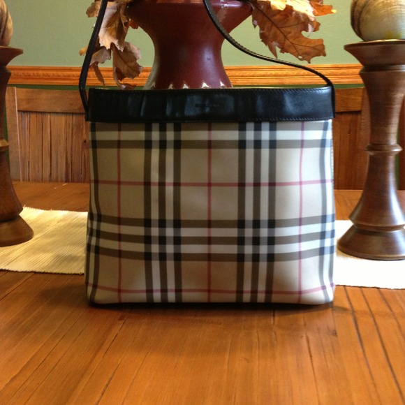 🌟SOLD 👜👛👝Burberry bag authentic