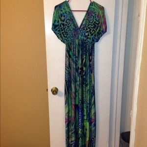 Super cute animal print maxi dress!!! 💙💚