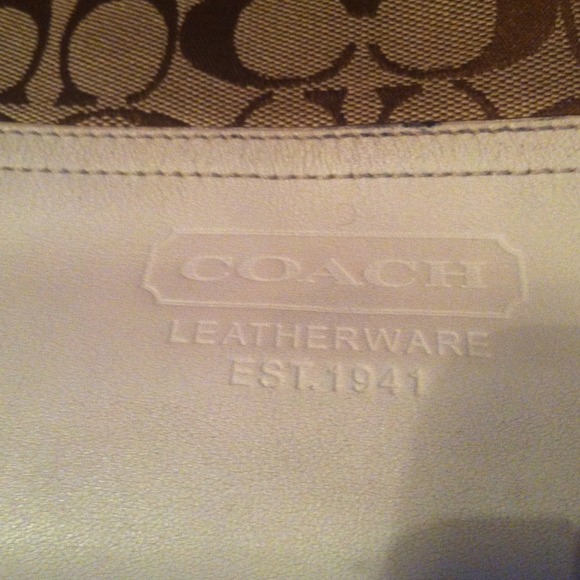 🔴Sold🔴Authentic Coach Bag 👜 - Picture 2 of 2