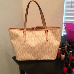 Authentic Michael Kors Tote 🔴JustReduced🔴🔴🔴