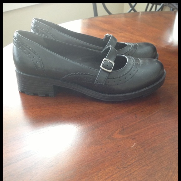 Mudd Mary Janes - Picture 2 of 2