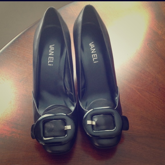 Vanelli black pumps