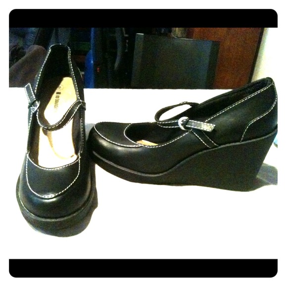*2day sale* No Boundaries black wedge heels